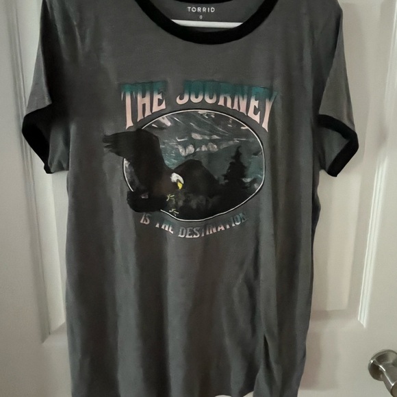 Torrid Gray Graphic Tee - Picture 1 of 2
